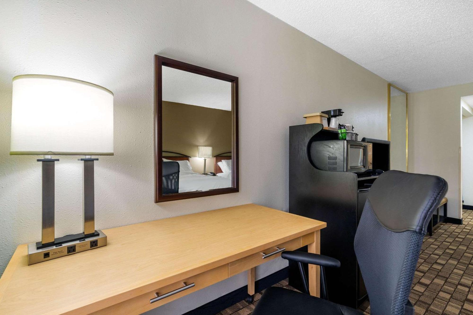 Quality Inn Tyler - Lindale Exterior photo